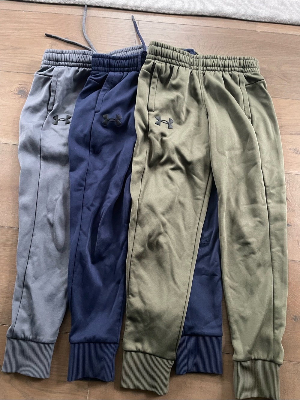 Under Armour Kids Joggers in Olive, Navy & Gray, size small
